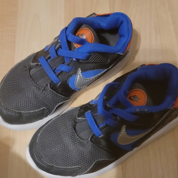 Nike - Picture 2 of 6